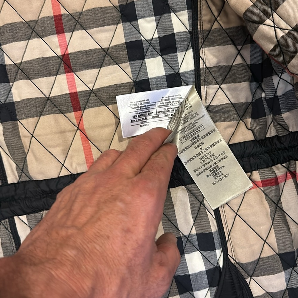 Burberry Black Quilted Puffer Jacket with Signature Check Cuffs - Picture 5 of 6